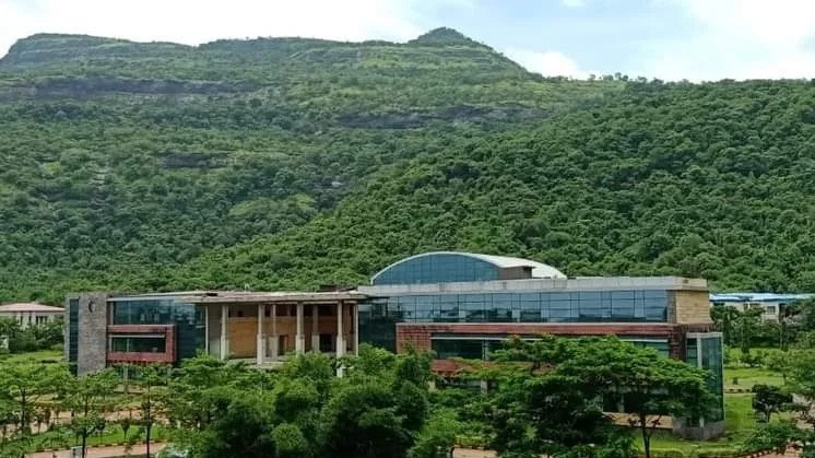 universal-business-school-ai-university-mumbai-big-2