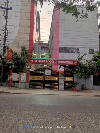 vishisht-school-of-management-big-3