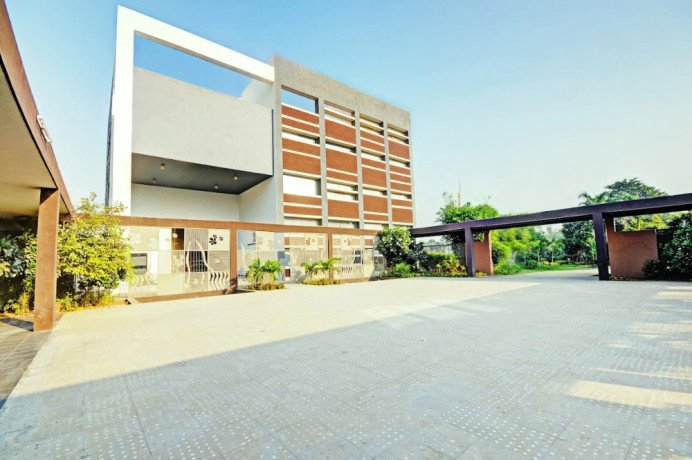 gniot-group-of-institutions-big-3