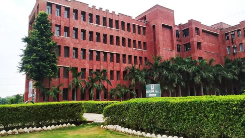 lloyd-business-school-greater-noida-big-2